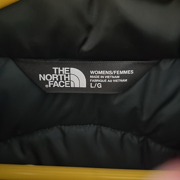 The North Face Black Puffer Vest 550 - Picture 2 of 3